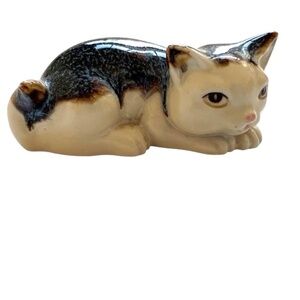 Vintage Cat Ceramic Figurine Laying Down Yellow Eyes Blue Brown Cream Name on